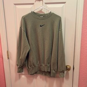 Nike Green Crewneck Sweater with Ribbed Cuffs